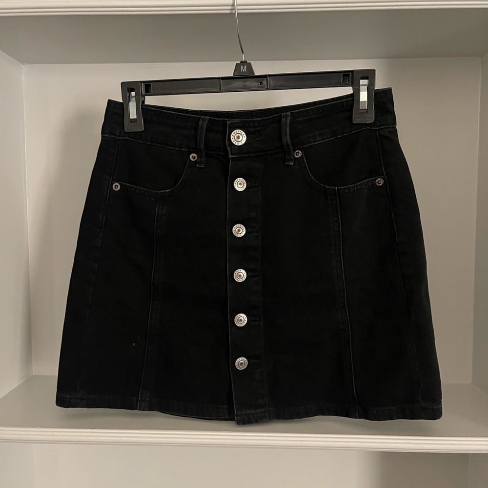 Cute high rise black denim skirt from American eagle